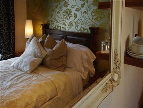 The Warwick Arms Hotel Chew Magna Exterior photo